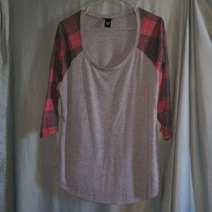 Gray & Red plaid classic fit raglan tee